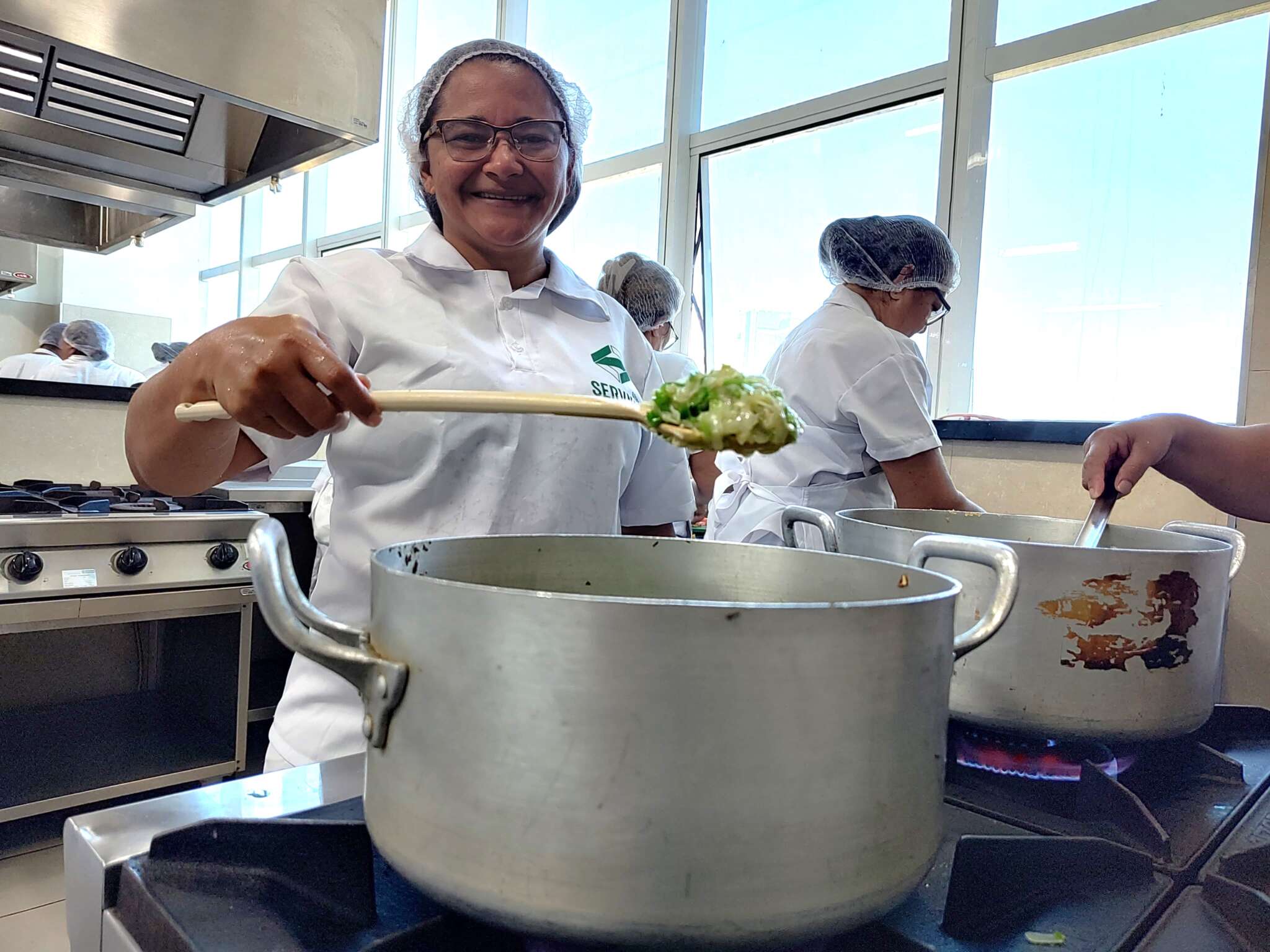 Manipuladores de alimentos de escolas estaduais recebem formação na Escola de Gastronomia Social