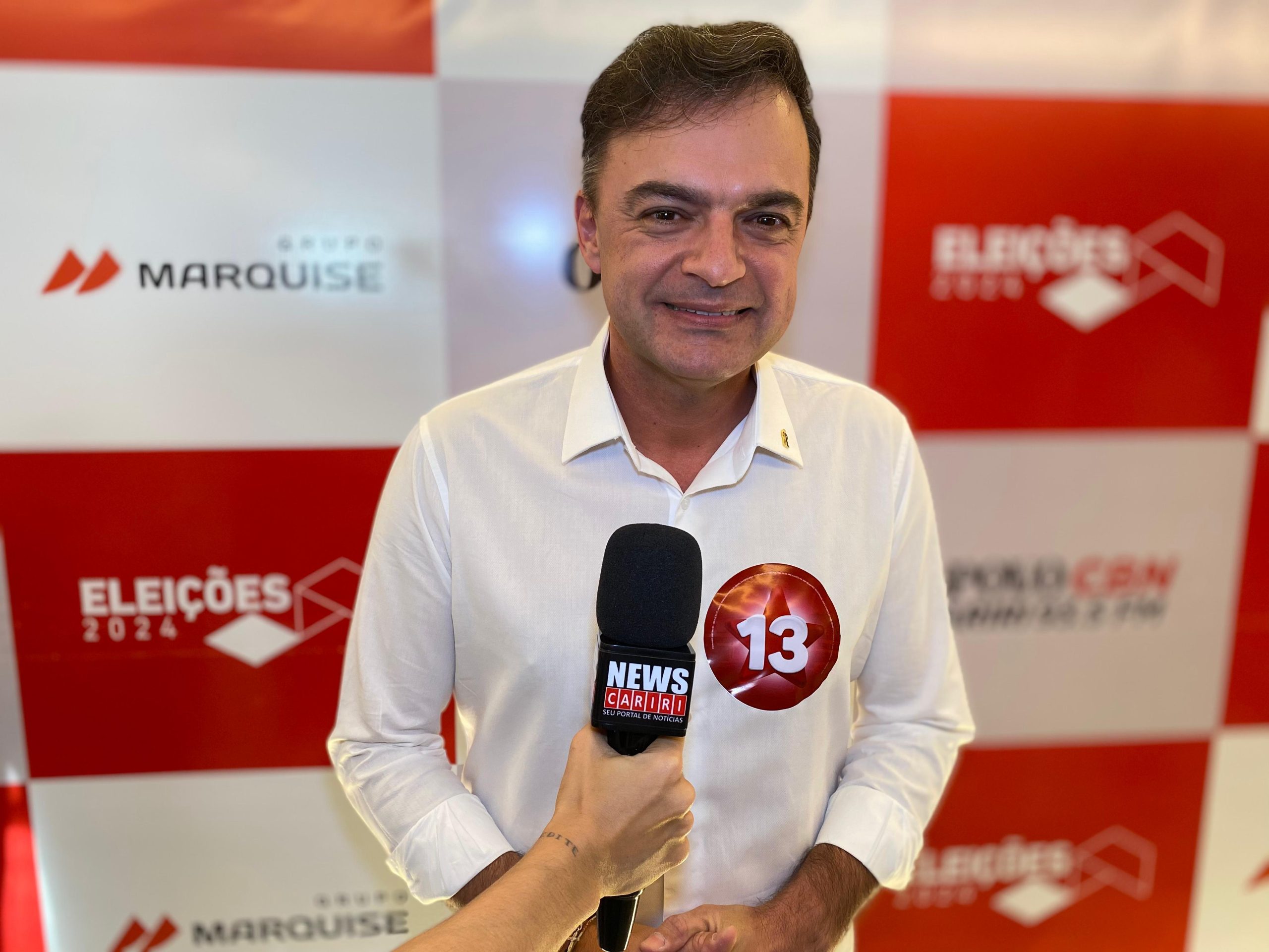 Fernando Santana chega ao debate e ressalta sua estratégia: “ser sempre verdadeiro”