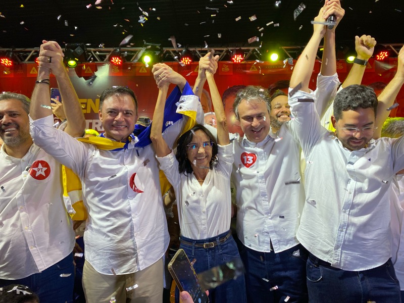 Fernando Santana oficializa candidatura a prefeito de Juazeiro do Norte, com presenças de Camilo e Elmano