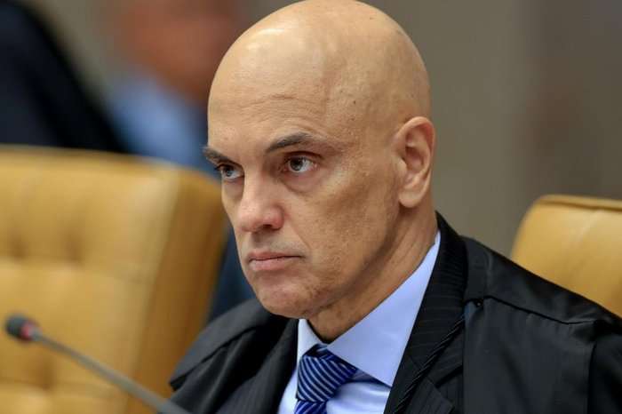 Alexandre de Moraes ordena suspensão imediata do X no Brasil após rede social burlar bloqueio