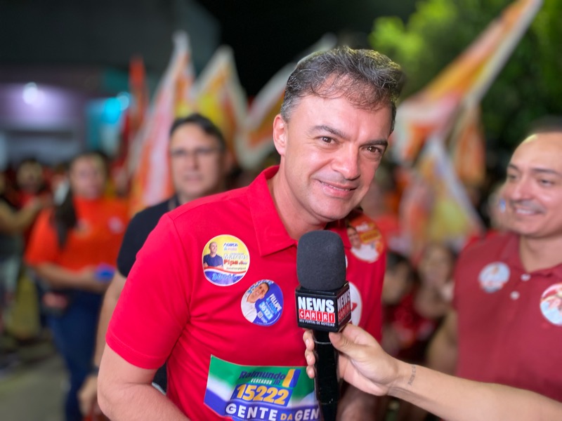 Fernando Santana (PT) realiza mais uma caminhada, e comenta sobre as propostas que ele tem para a educação de Juazeiro do Norte