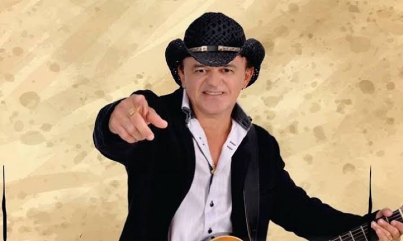 Noite dos Seresteiros acontece hoje no Crato com show do cantor Canindé