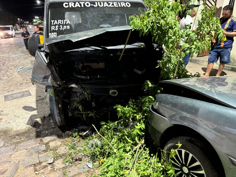 Dois meses depois, mais um acidente envolvendo topique e três carros deixa feridos em Dom Quintino, no Crato