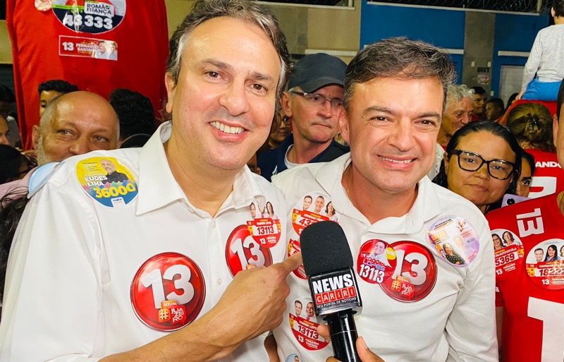 Fernando Santana realiza caminhada no bairro Frei Damião com a presença de Camilo Santana