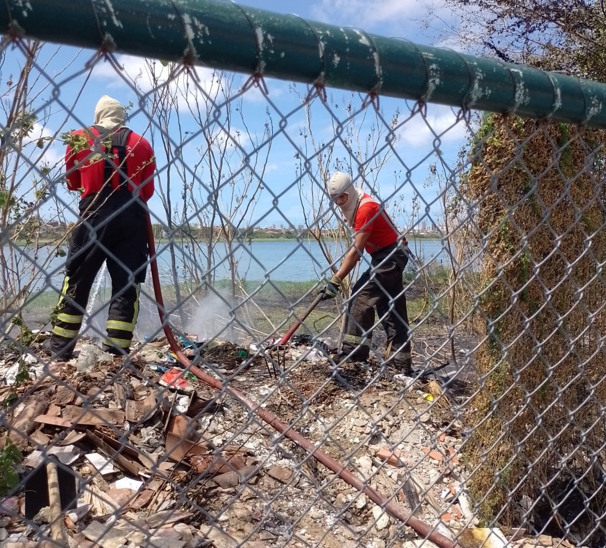 Corpo de Bombeiros do Ceará já apagou 670 incêndios em monturos neste ano