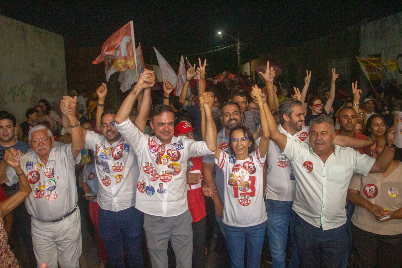 Fernando Santana visita o Conjunto Habitacional São Sebastião I e II em mais uma caminhada