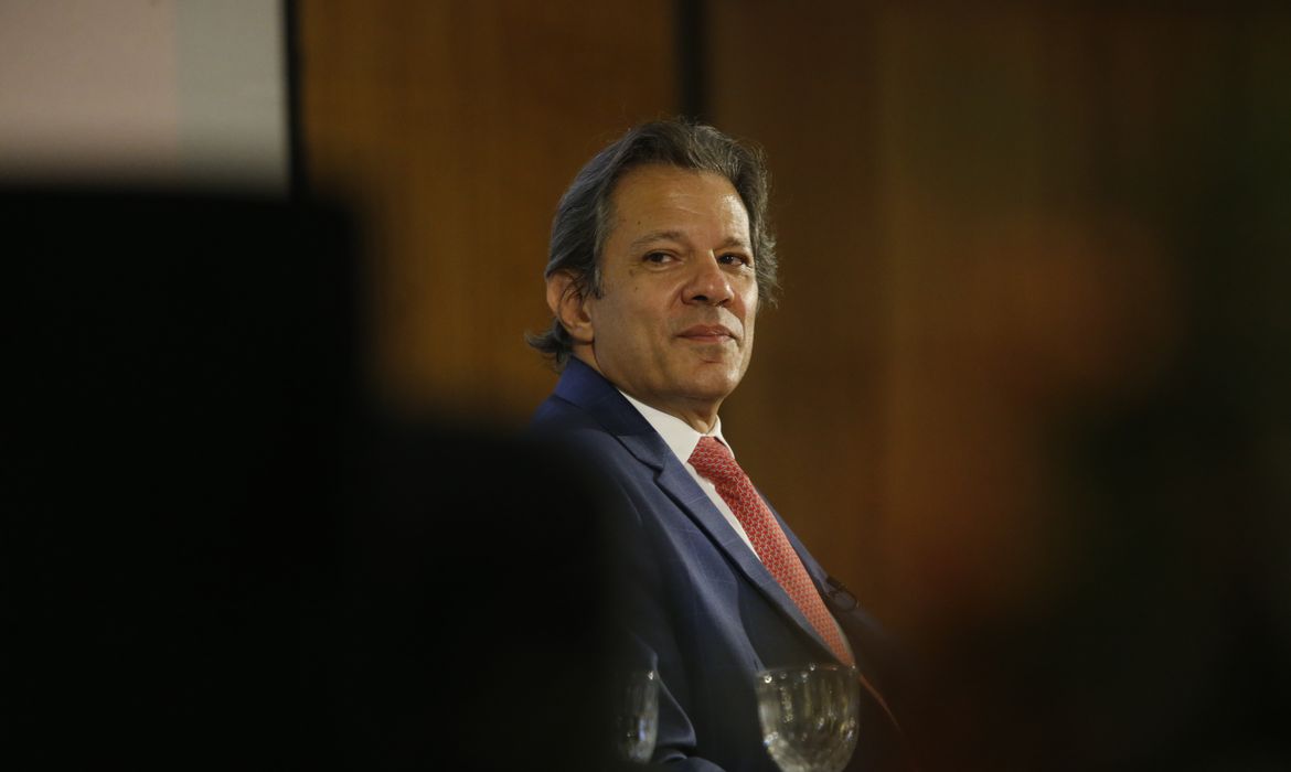 Isenção do IR será equivalente a um 14º salário, diz Haddad