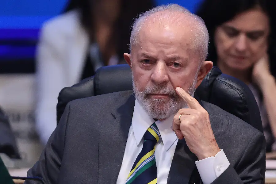 Lula cancela ida ao Brics na Rússia após sofrer acidente doméstico