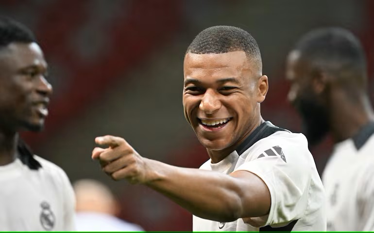 PSG e Mbappé seguem em litígio por dívida do clube; entenda