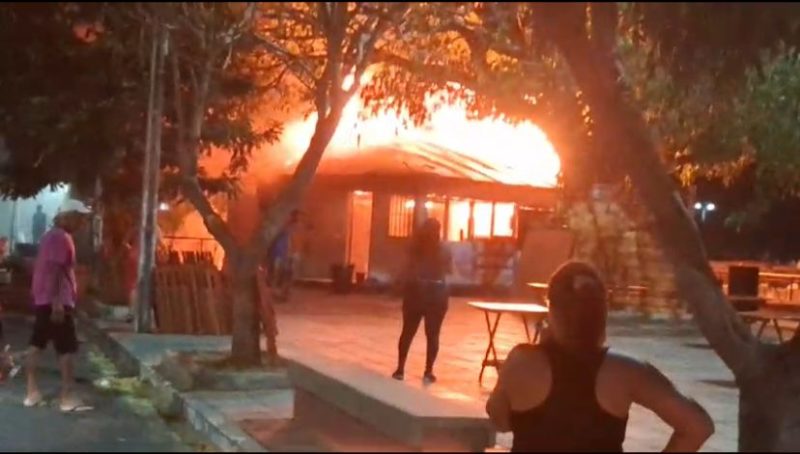 AO VIVO: vazamento de gás provoca incêndio num restaurante da Encosta do Seminário, em Crato