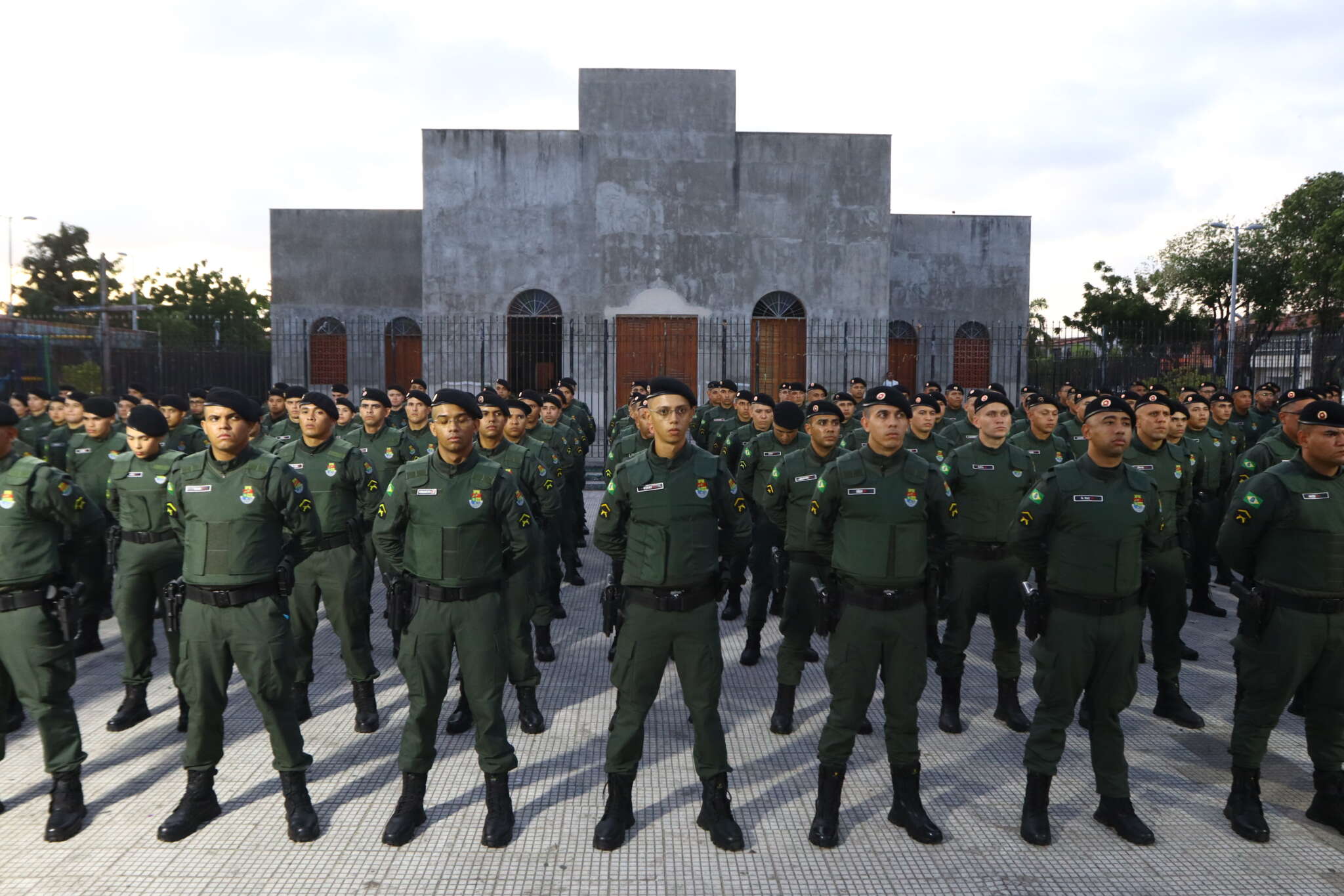 Mais de 200 novos policiais militares iniciam serviço operacional supervisionado para reforçar segurança pública do Ceará