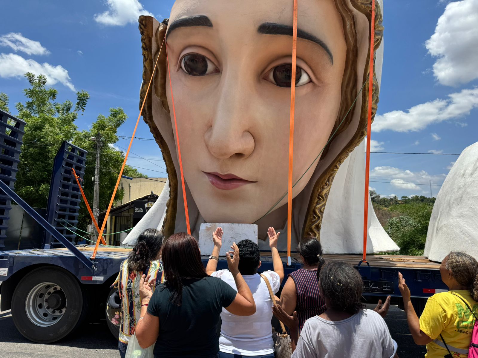 AO VIVO: nova imagem de Nossa Senhora de Fátima é recepcionada na cidade do Crato