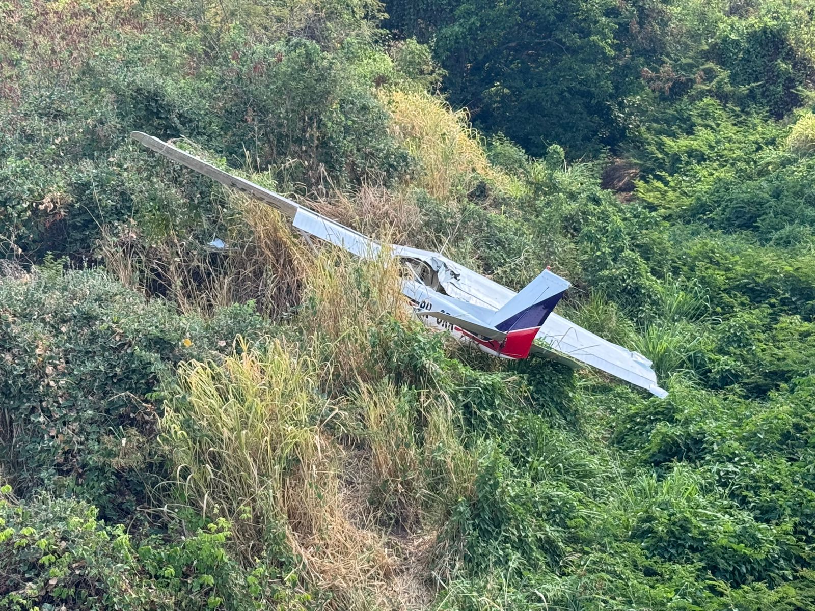 AO VIVO: Corpo de Bombeiros e SAMU resgatam vítimas de acidente com avião entre Juazeiro do Norte e Missão Velha