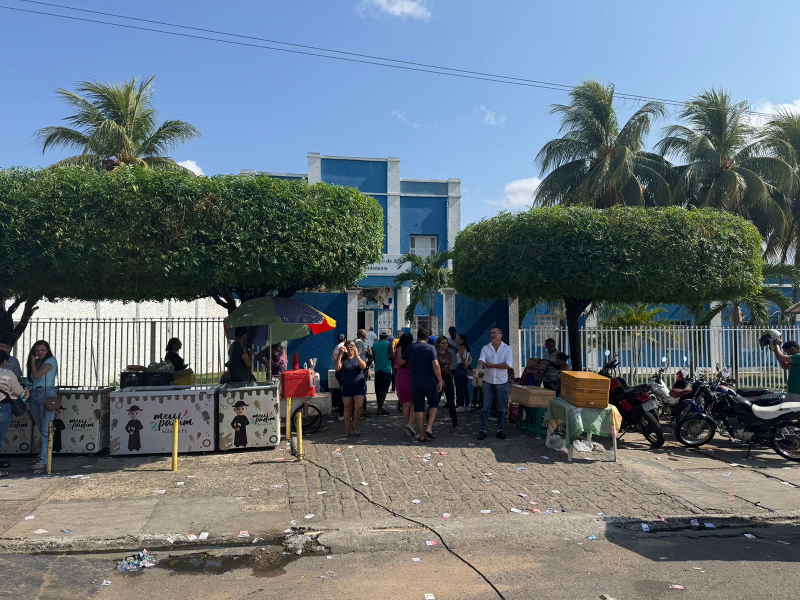 AO VIVO: eleitores já podem acessar locais de votação