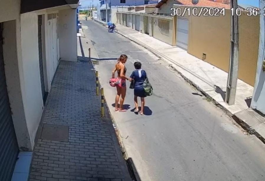 Idosa é agredida por uma mulher durante tentativa de assalto em plena luz do dia, em Iguatu