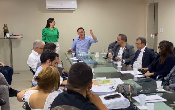 Prefeito Glêdson Bezerra faz primeira reunião para tratar de melhorias junto aos setores produtivos de Juazeiro do Norte