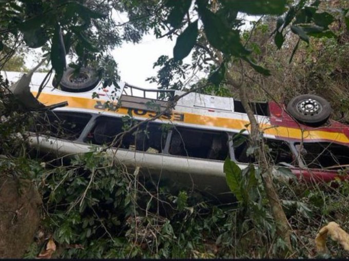 Número de mortos em acidente com ônibus na Serra da Barriga chega a 20