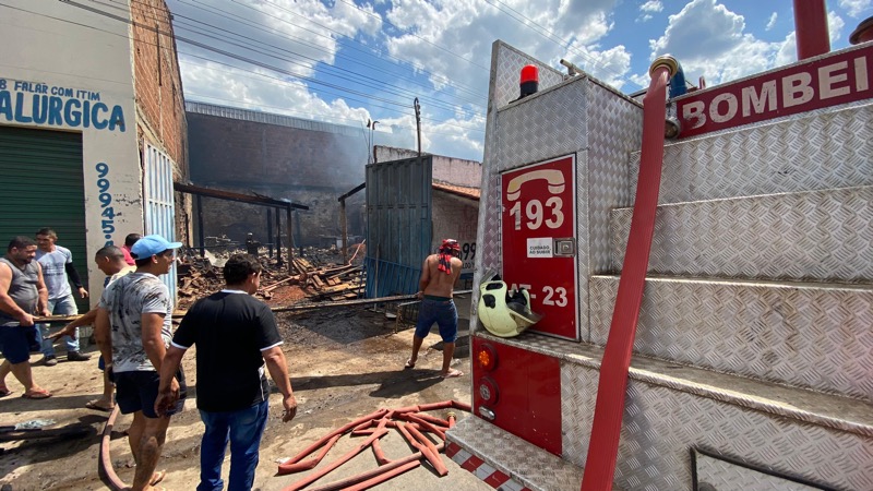 Incêndio destrói carpintaria no bairro Vila Alta, em Crato