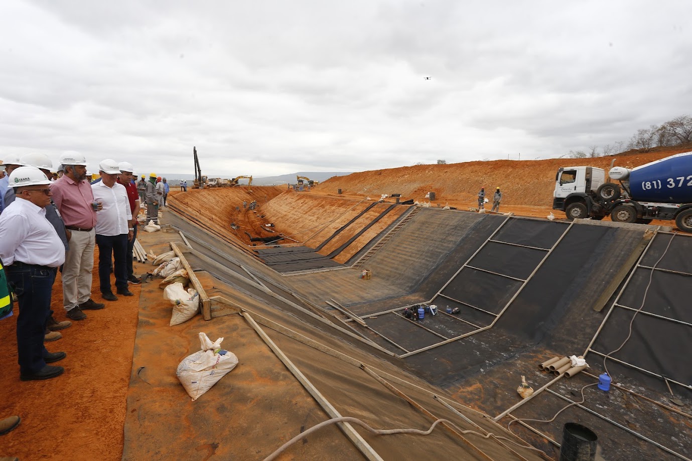 Governador Elmano de Freitas visita obras do Cinturão das Águas do Ceará