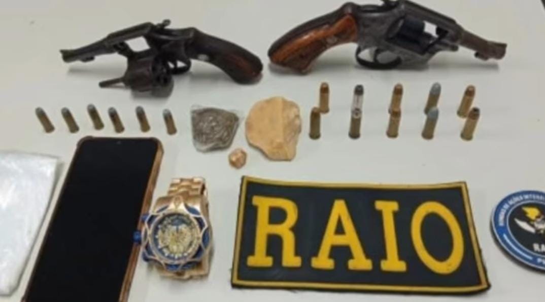 RAIO prende homem em Juazeiro do Norte que armazenava armas e drogas em patrulha no bairro Tiradentes