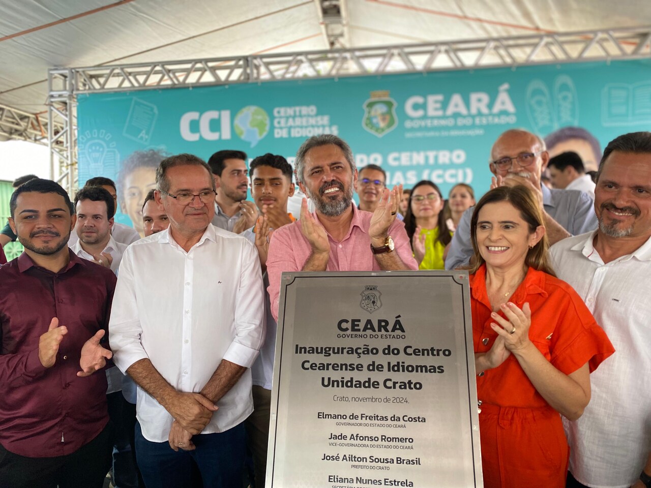 Governador Elmano de Freitas inaugura unidade do Centro Cearense de idiomas no Crato