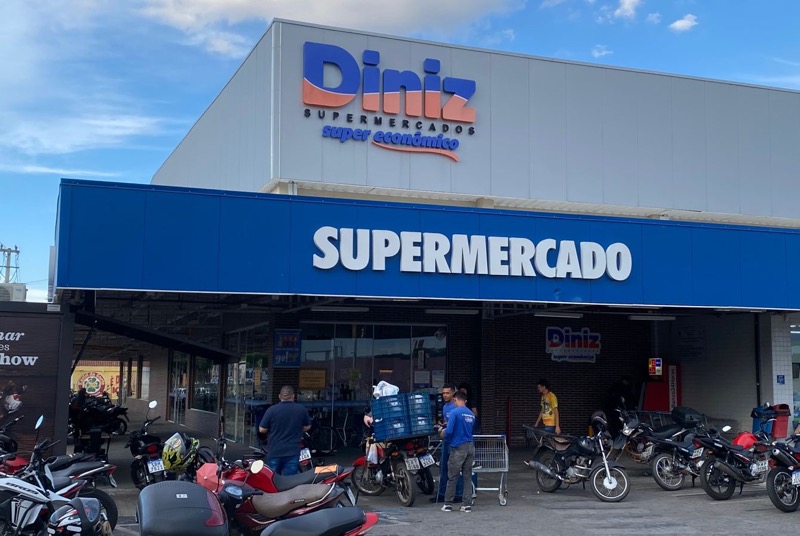 AO VIVO: filial do Diniz Supermercados em Juazeiro do Norte é interditada pelo MP após serem constatadas irregularidades sanitárias