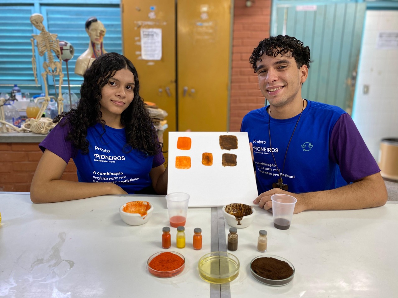 Estudantes do Crato são premiados nacionalmente por projeto que transforma óleo de cozinha em tinta