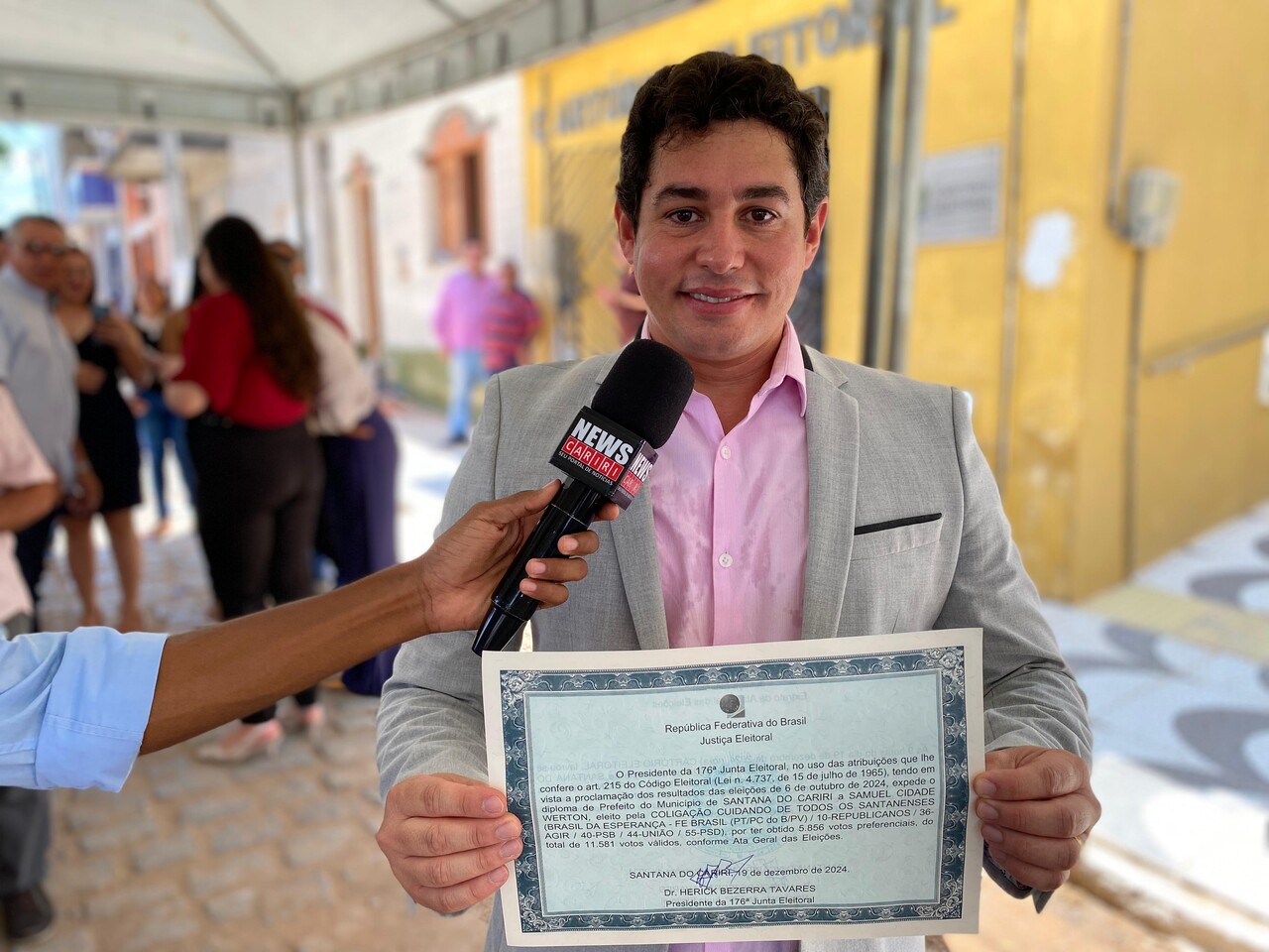 Samuel Werton participa de cerimônia de diplomação como prefeito reeleito de Santana do Cariri