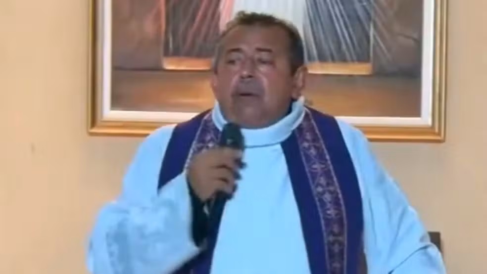 Padre viraliza ao criticar a troca de Jesus por papai noel no Natal