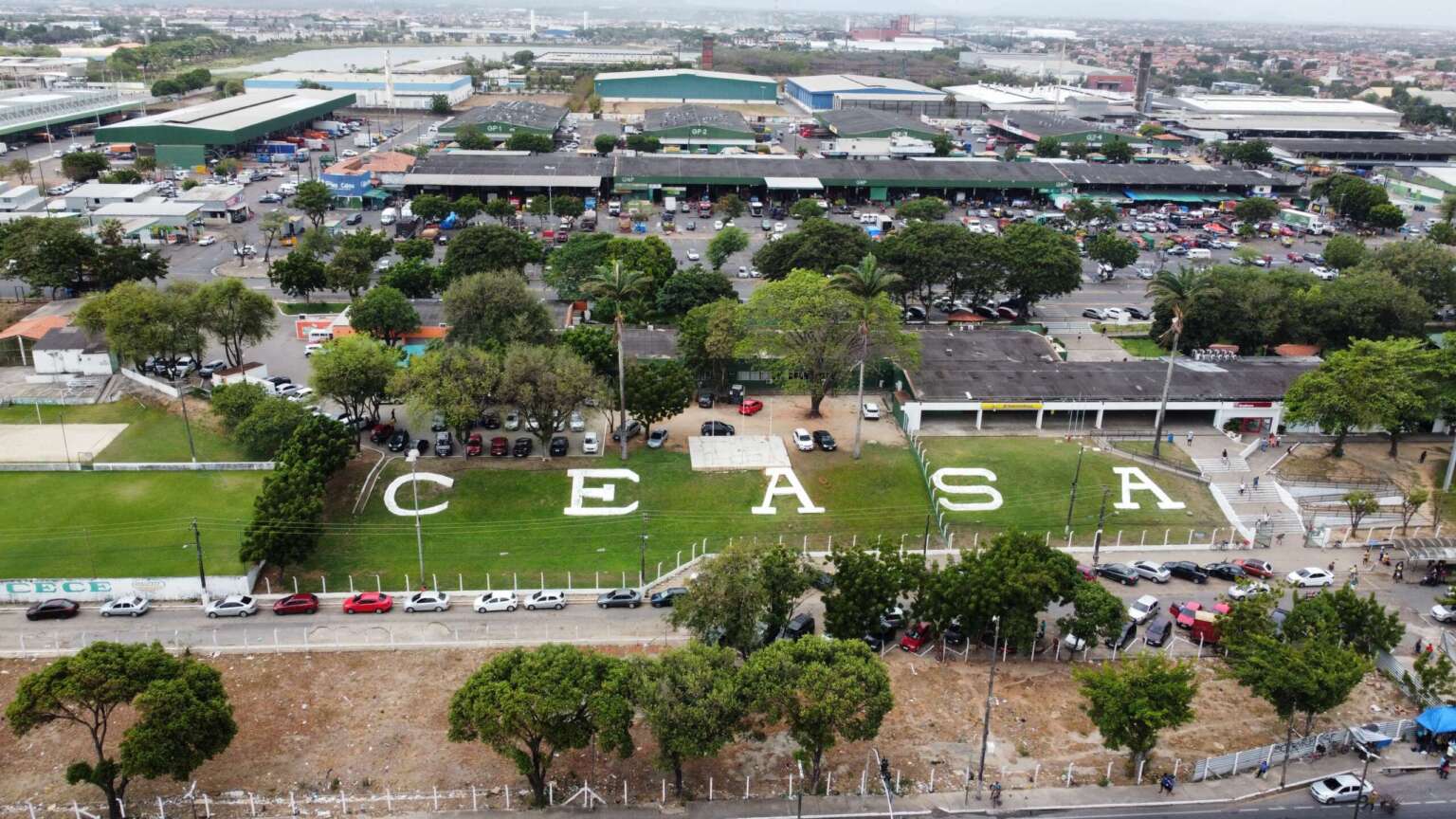 Construção de usina solar vai reduzir custo de energia nas Centrais de Abastecimento do Ceará