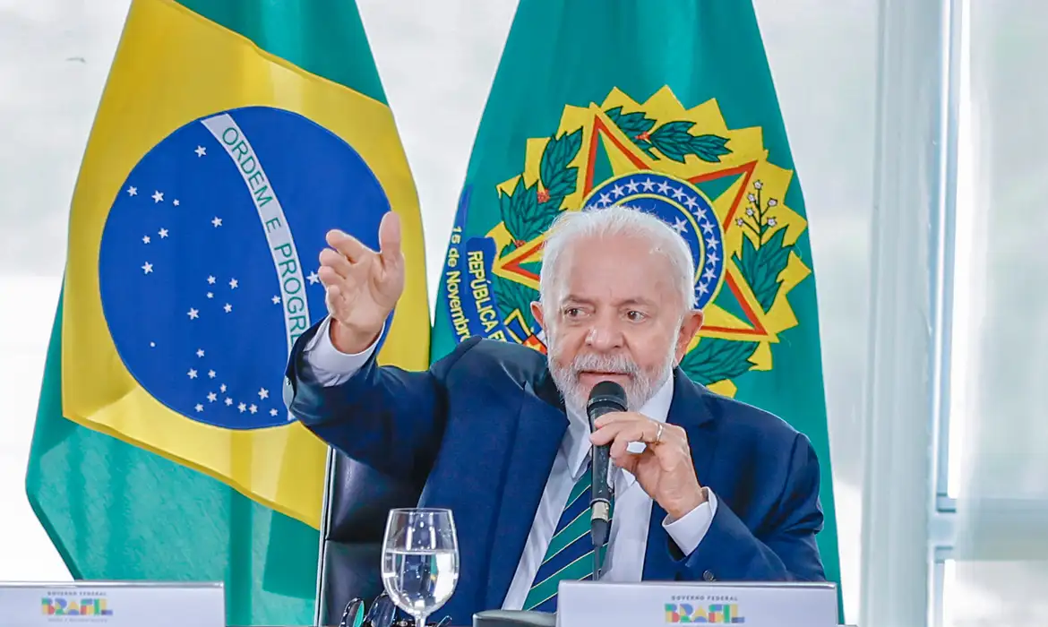 Lula diz que prioridade para 2025 é “comida barata na mesa do trabalhador, porque os alimentos estão caros”