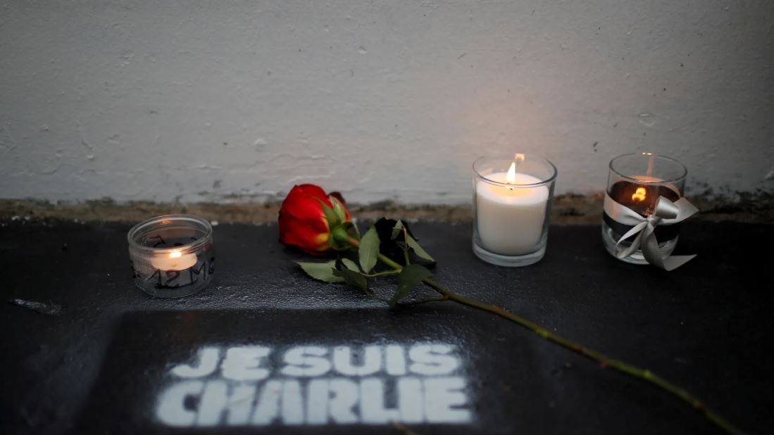 França presta homenagem às vítimas do ataque a Charlie Hebdo 10 anos depois