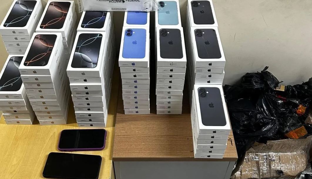 Homem é detido com mais de R$ 1 milhão em iPhones em São Paulo