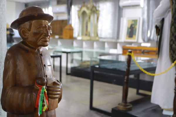 Fundação Memorial Padre Cícero realiza exposição “Romeiros”, durante Romaria das Candeias