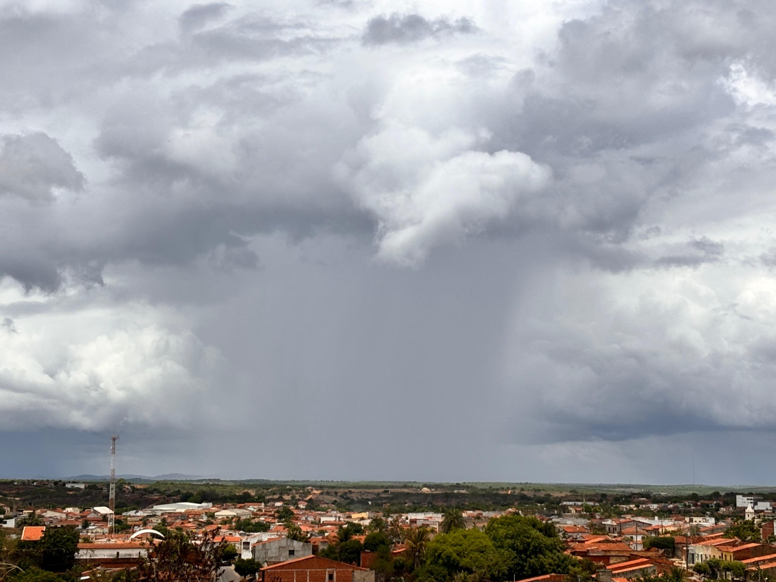 Chove em cerca de 150 municípios, e tendência é de novos acumulados expressivos até amanhã