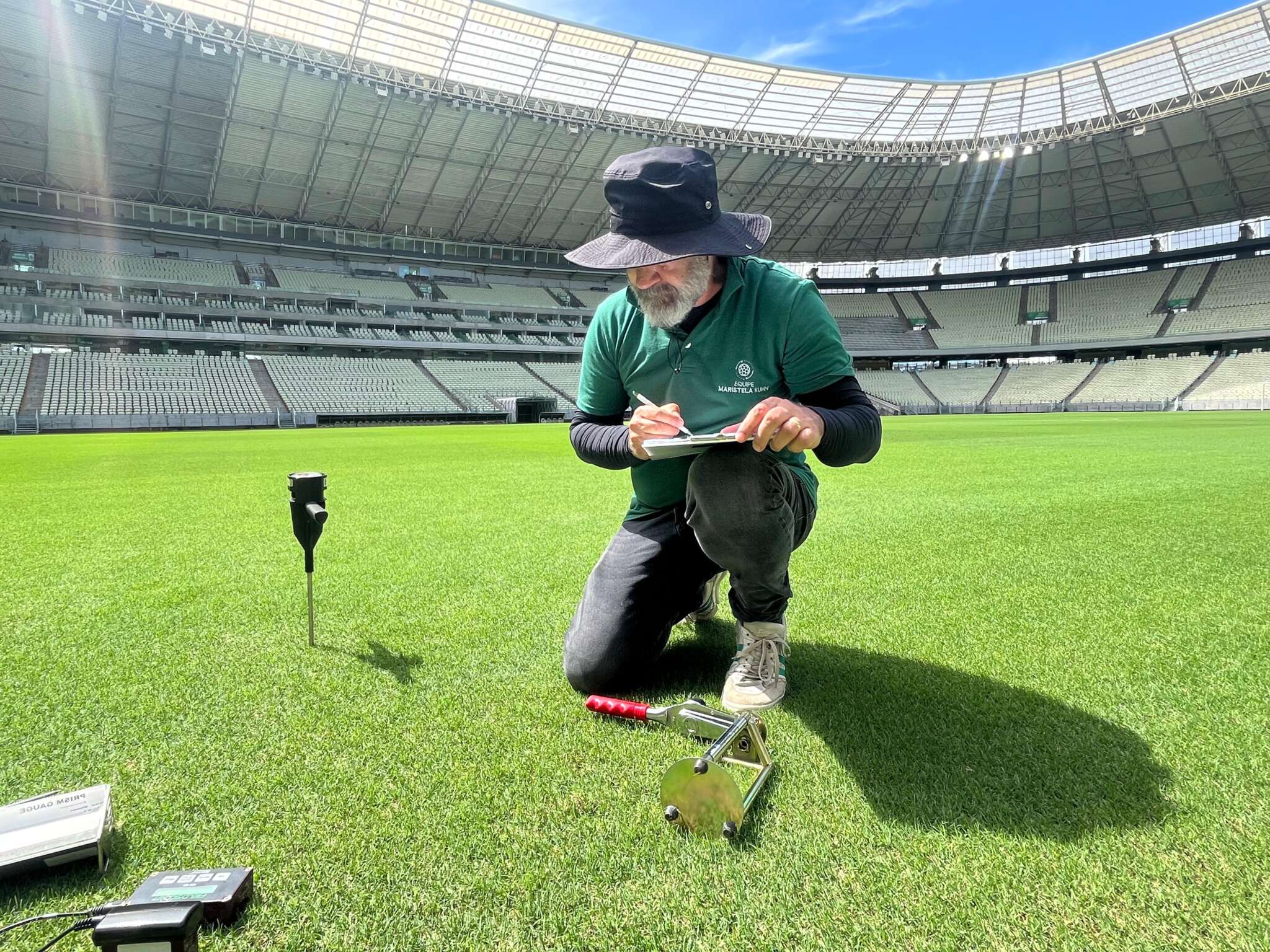 Gramado da Arena Castelão segue em tratamento e recebe consultoria de agronomia