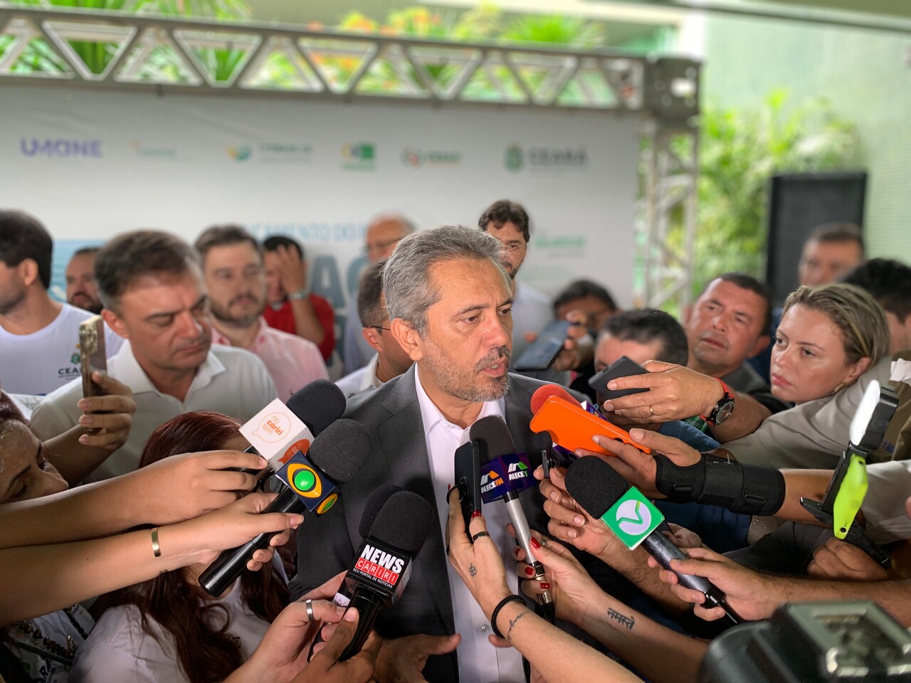 Governador Elmano de Freitas participou do lançamento do programa “De Braços Abertos” de atenção à saúde, no crato