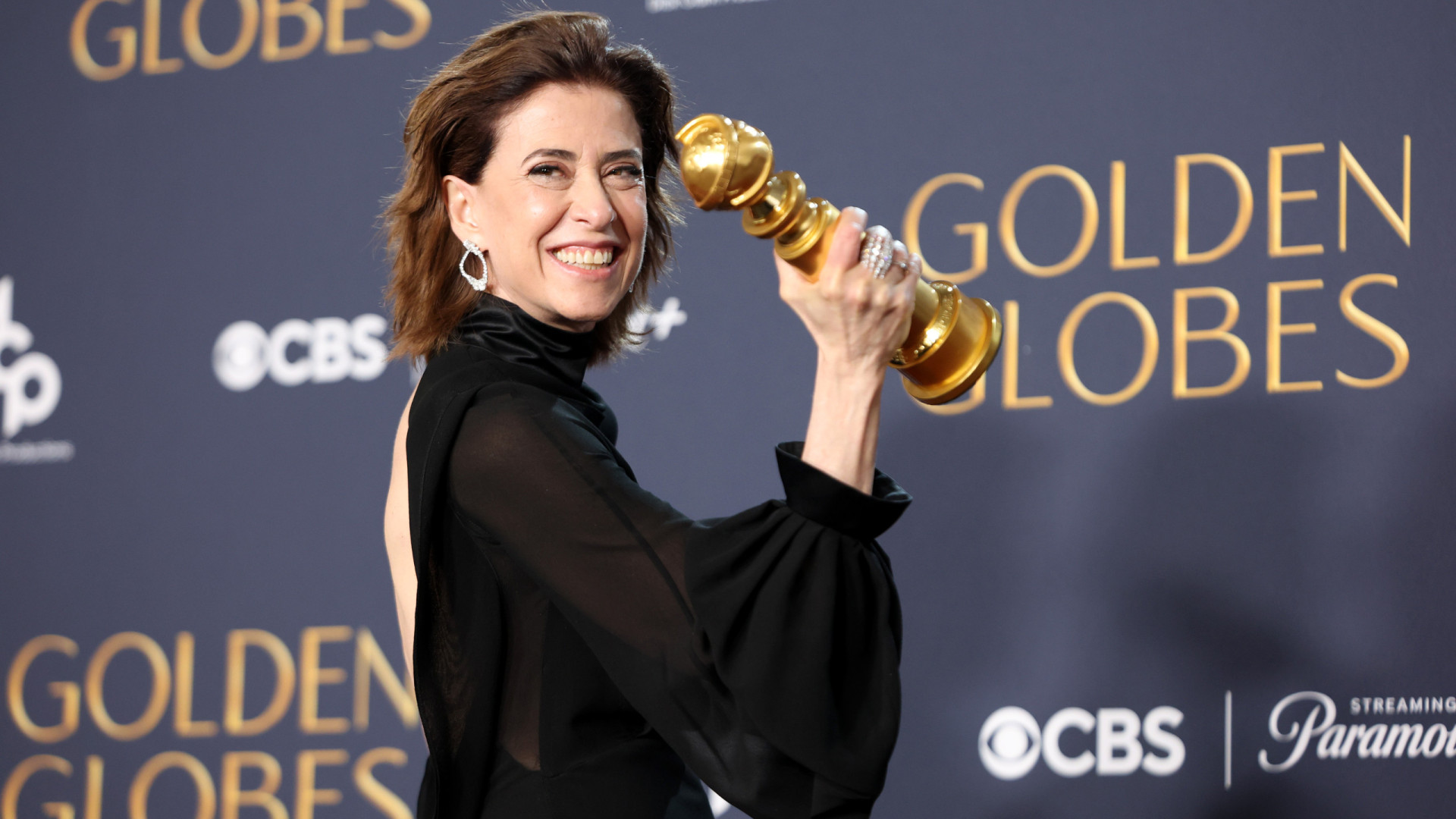 Fernanda Torres ganha Globo de Ouro de melhor atriz e dedica prêmio a Fernanda Montenegro