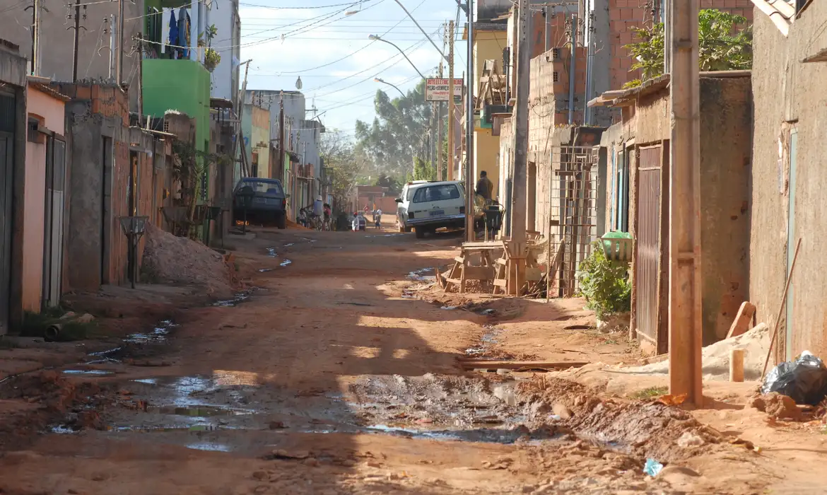 Brasil reduz número de crianças e jovens abaixo da linha da pobreza