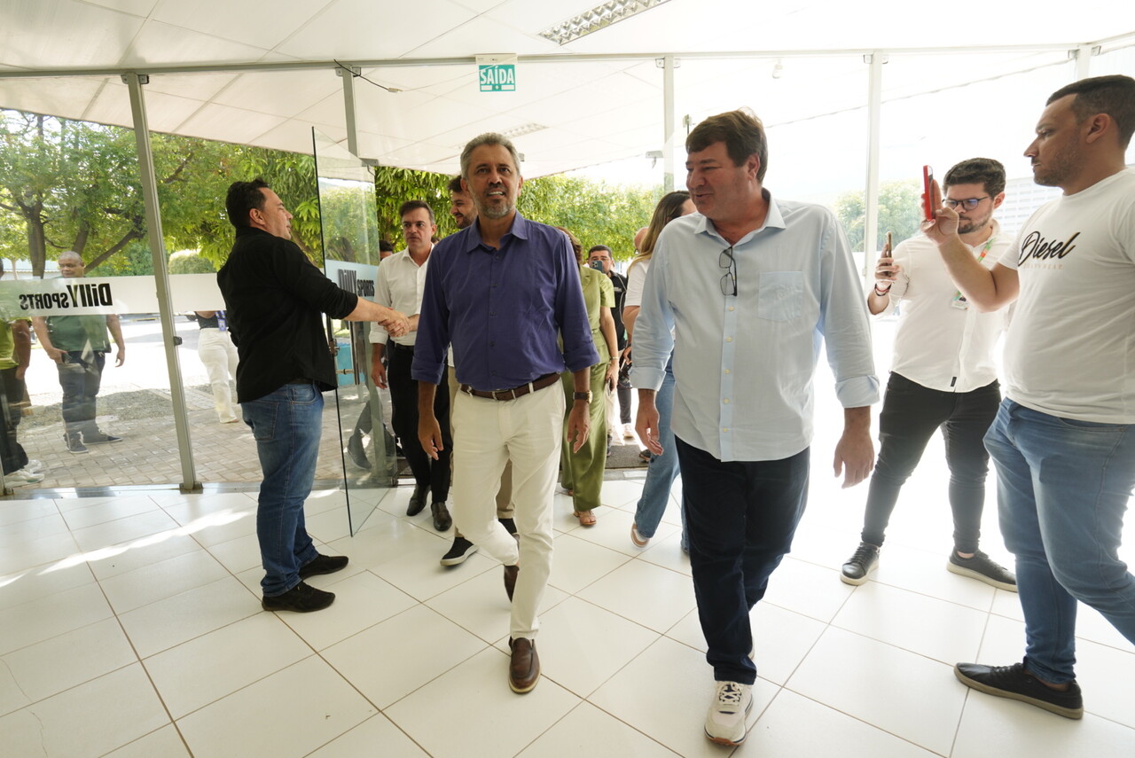 Governador visita fábrica de calçados em Brejo Santo e ressalta protagonismo do Ceará no setor