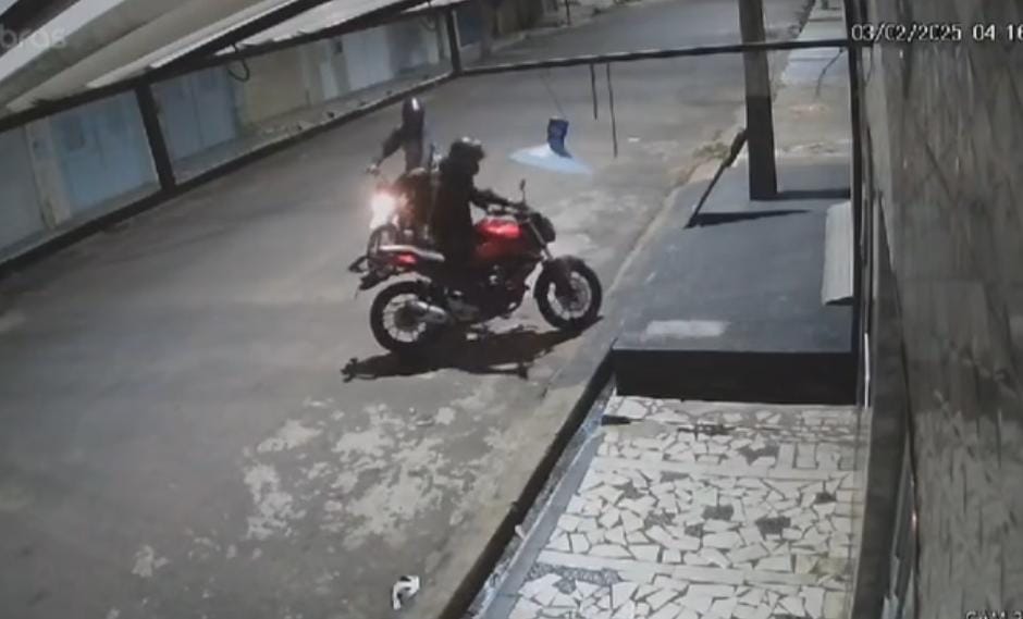 Moto é furtada por criminosos no bairro João Cabral, em Juazeiro do Norte