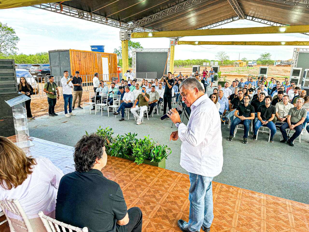 “Vamos liderar a transição energética”, diz Guimarães ao inaugurar complexo de energia solar em Jaguaruana