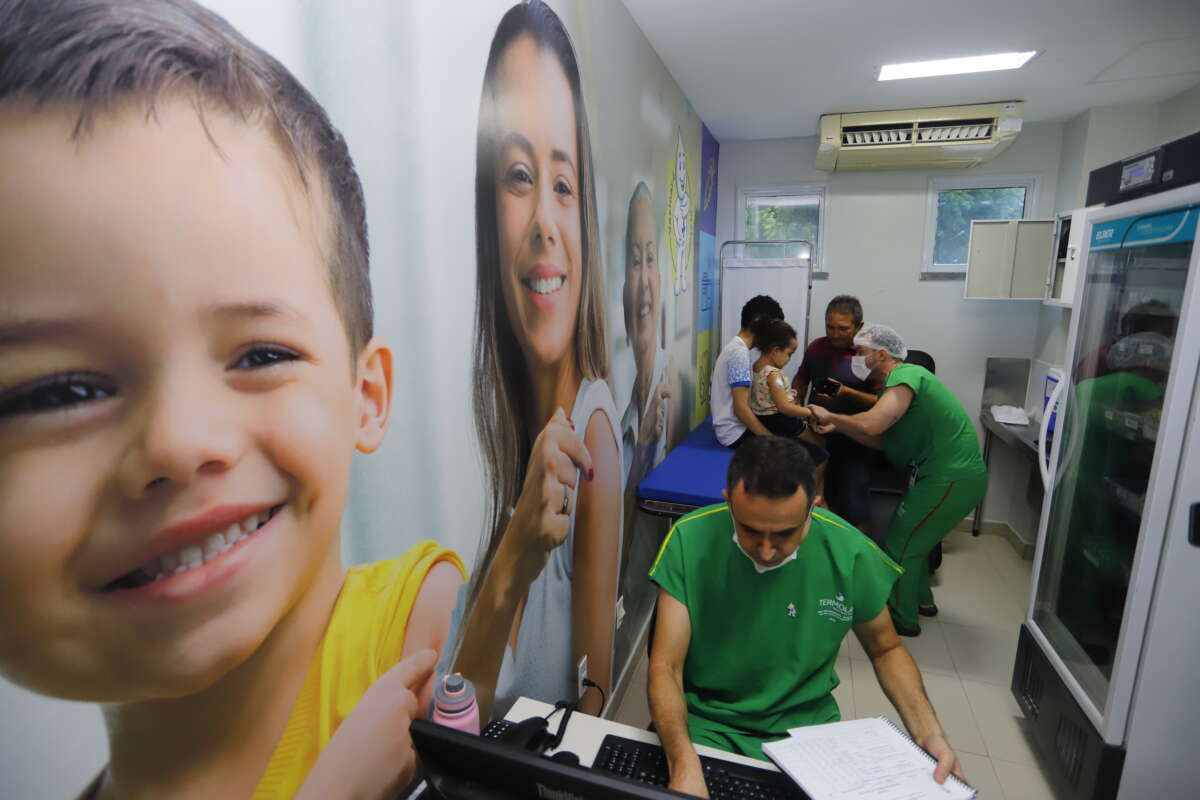 Hospital Regional do Cariri amplia acesso a vacinas para população com condições especiais de saúde na região