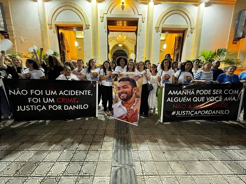 AO VIVO: familiares de Danilo Maia realizam manifestação na cidade do Crato e pedem justiça