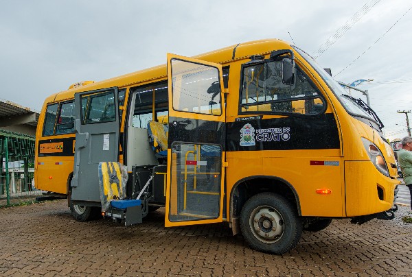 Crato adquire novos ônibus escolares para rede municipal de ensino