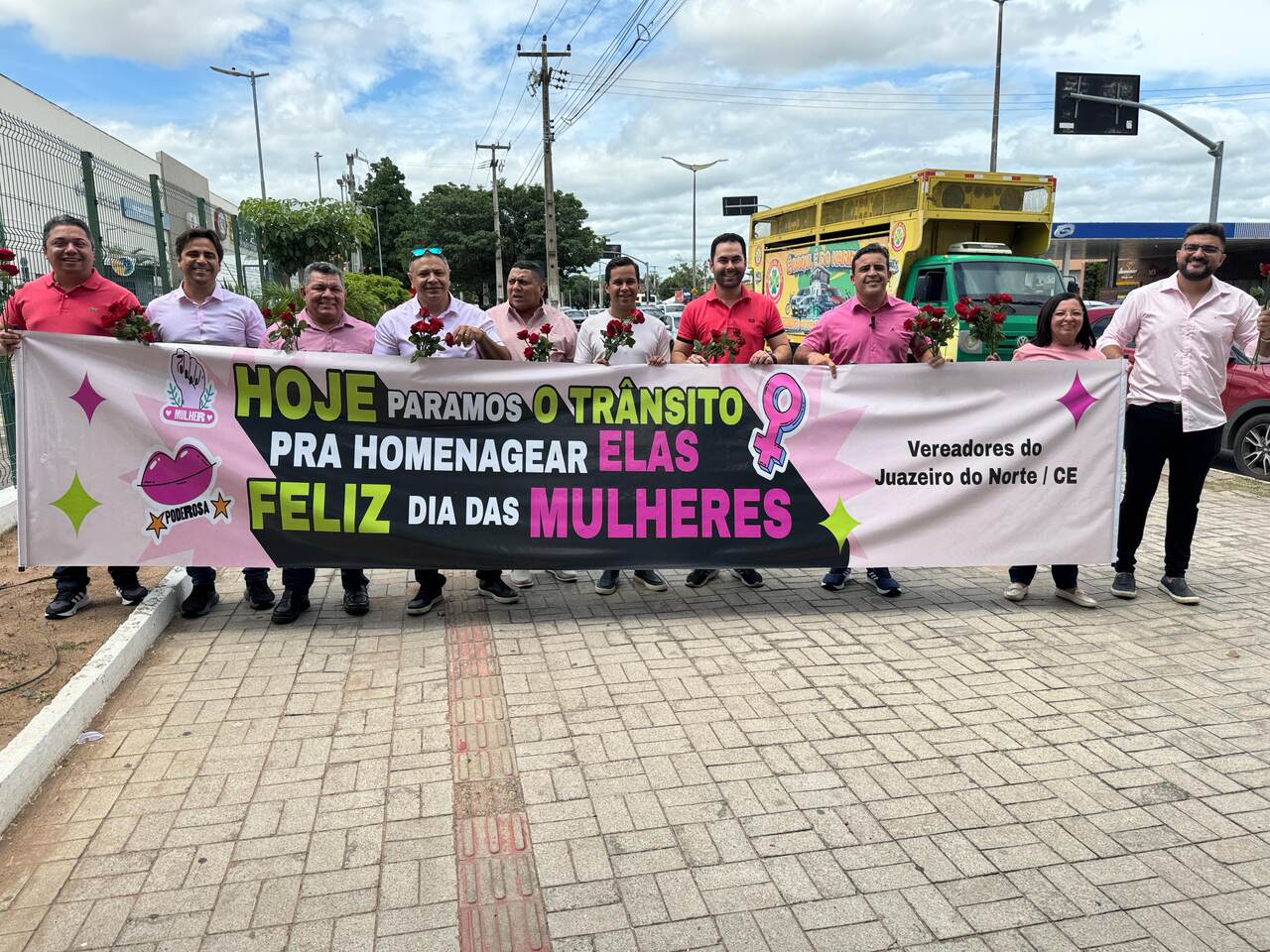 Vereadores da Câmara de Juazeiro do Norte realizam blitz em homenagem ao Dia Internacional da Mulher